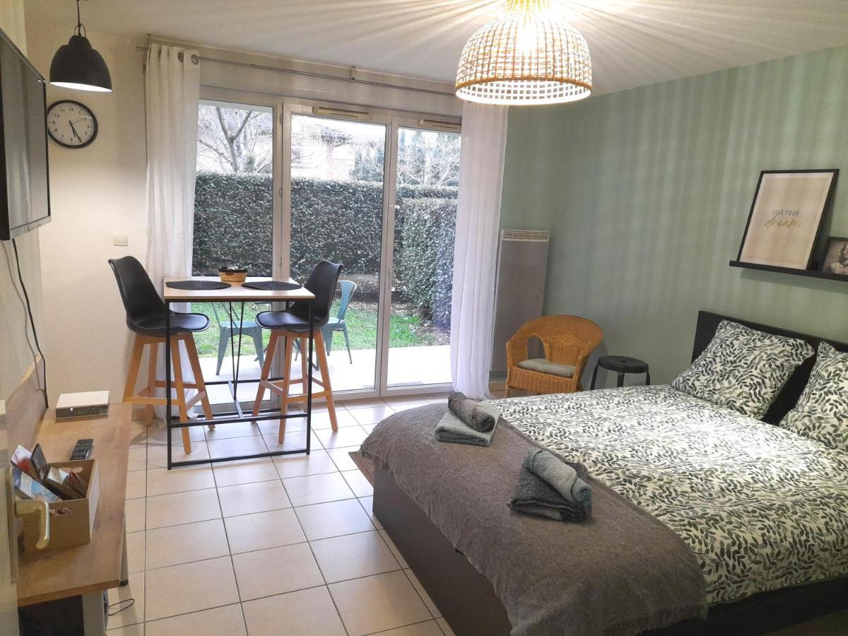 Studio Calme Dans Une Belle Residence Avec Piscine • Parking • Wifi Toulouse Exterior photo