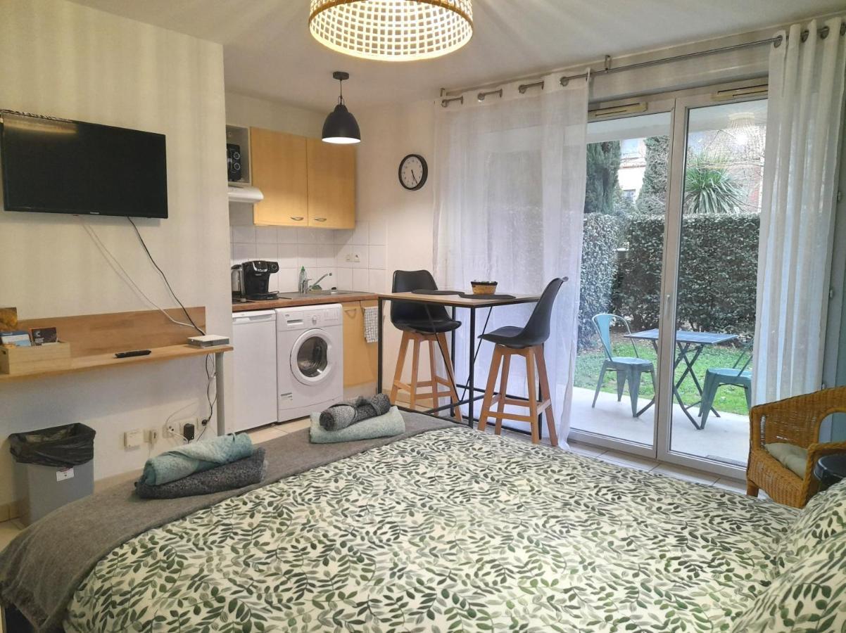 Studio Calme Dans Une Belle Residence Avec Piscine • Parking • Wifi Toulouse Exterior photo